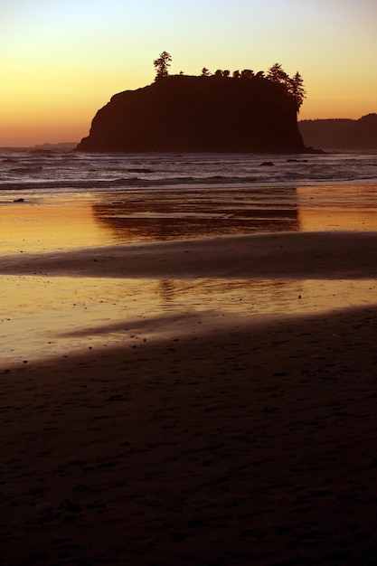 Colección de fotografías de atardeceres en la costa del océano del Parque Nacional Olímpico del Estado de Washington