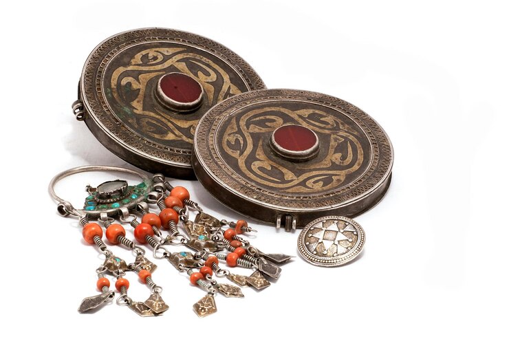 Foto colección de joyas nacionales y de plata vintage joyería nacional kazaja