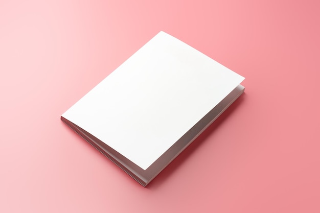 Una colección de papeles en blanco apilados en una superficie rosada para proyectos creativos