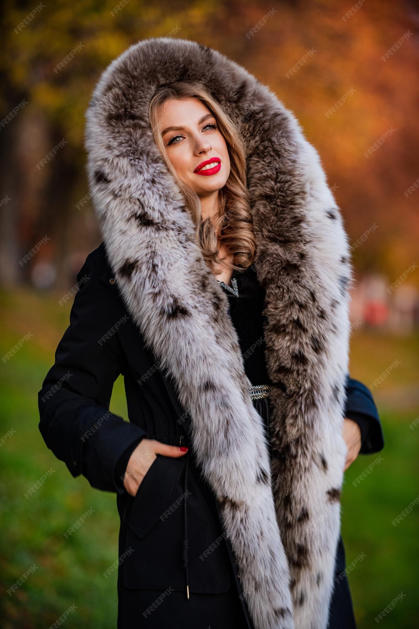 de ropa otoño. ropa de invierno femenina. mujer glamour usar abrigo de piel sintética. chaqueta de piel real. diferentes tipos de pieles. disfruta de la naturaleza y del buen tiempo.