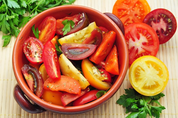 colección de tomates multicolores