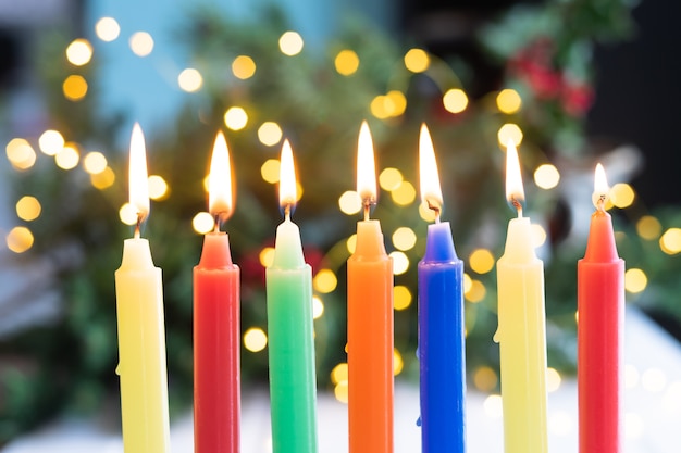 Foto colección de velas en la tradición colombiana del día de las velas