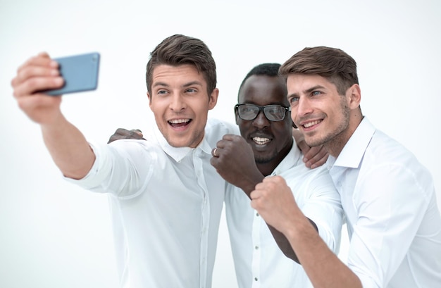 Colegas de negocios felices tomando selfies