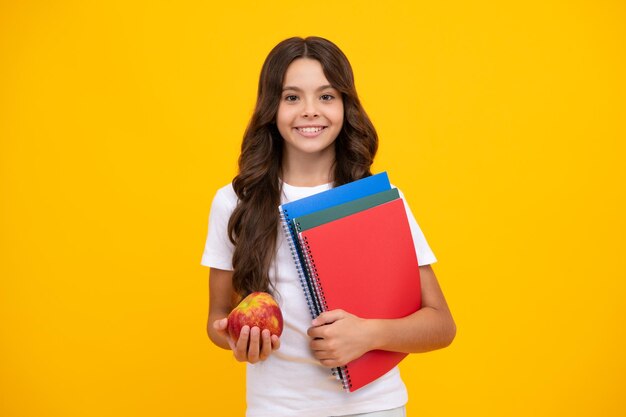 Colegiala adolescente con libros Colegiala estudiante