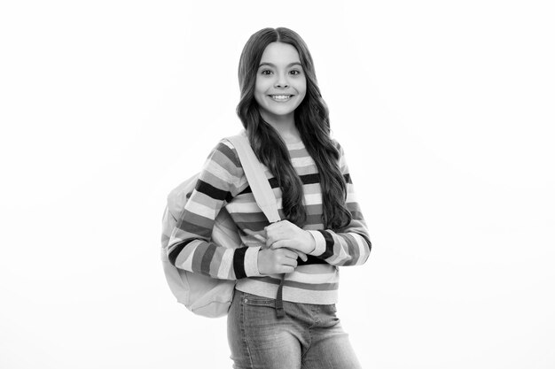 Colegiala con mochila Adolescente estudiante fondo aislado Aprendizaje y conocimiento Ir a estudiar Concepto de educación infantil Niña feliz cara emociones positivas y sonrientes