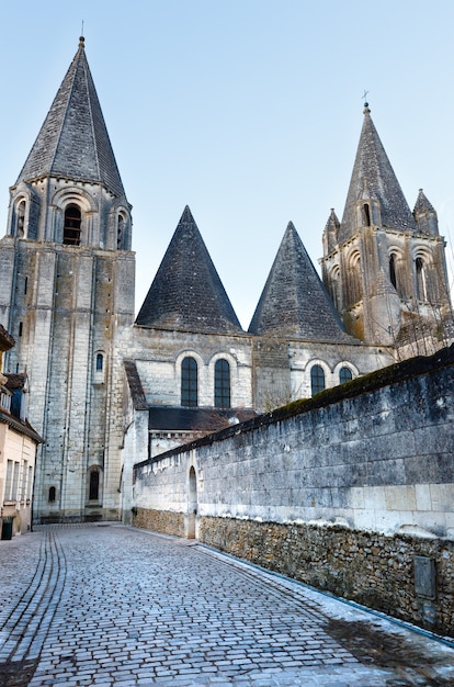 Foto colegiata saint-ours loches of loches (francia). fundada entre 963 y 985.