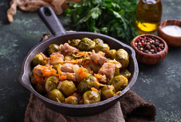 Coles De Bruselas Asadas Con Carne