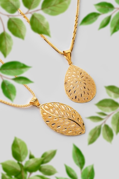 Colgantes de oro Magestic Joyas con forma de hoja