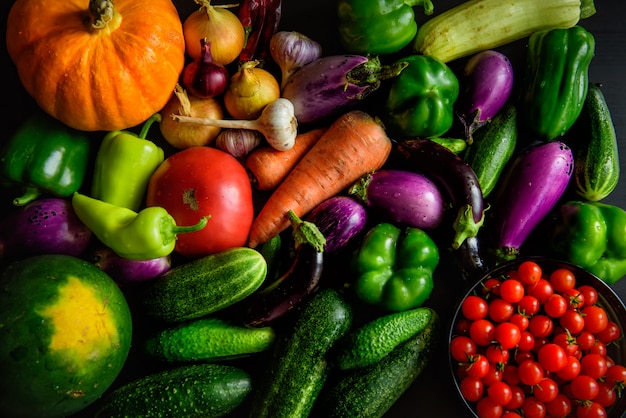 Foto colheita ou plano de ação de graças com legumes