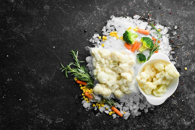 Coliflor fresca congelada Suministros de alimentos Vista superior Espacio libre para su texto