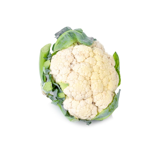 Coliflor sobre fondo blanco.