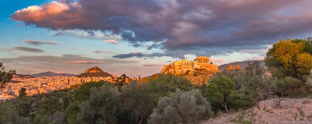 Colina de la Acrópolis y el Partenón de Atenas, Grecia