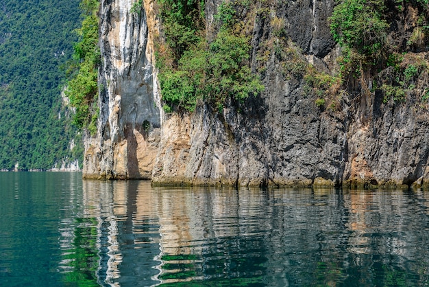 La colina en el lago