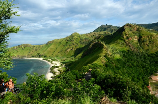 Colina y playa en Timor Leste