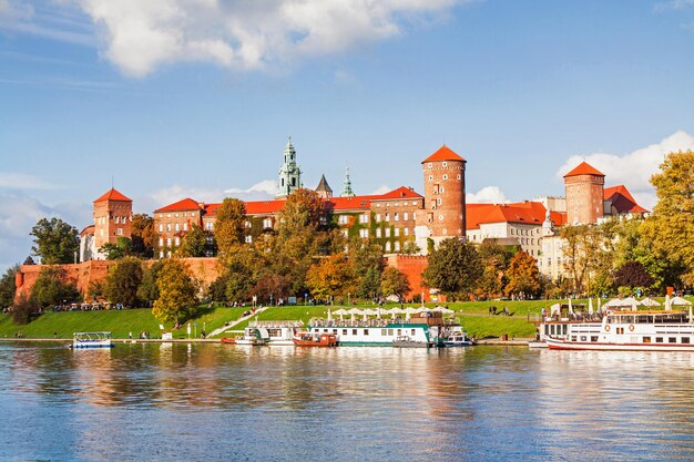 Colina de Wawel con castillo en Cracovia