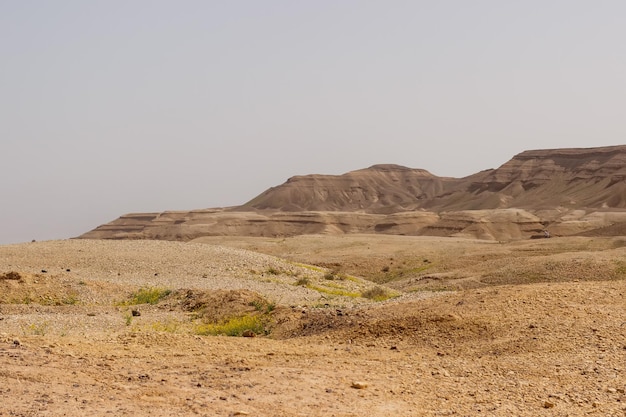 Colinas y rocas en el desierto de Judea en Israel