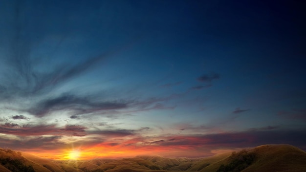 Colinas verdes con vista al paisaje con un fondo de cielo al atardecer Fondo de la naturaleza