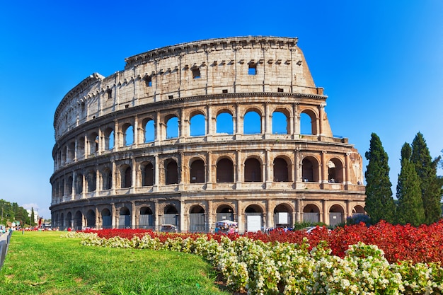 Coliseo antiguo en Roma, Italia