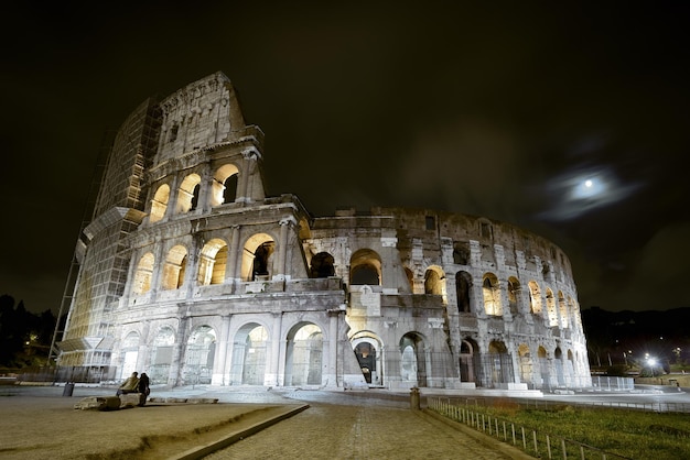 Coliseo Coliseo de noche en Roma