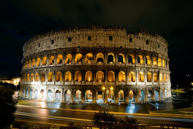 Coliseo de noche Roma Italia