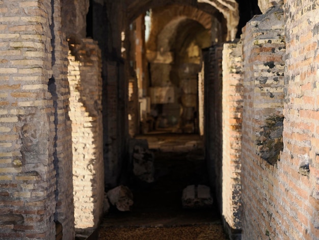 Coliseo Roma vista interior por la noche