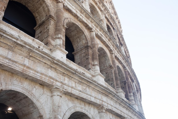 Coliseu (Coliseu), Roma, Itália. Antigo Coliseu Romano é um marco famoso.