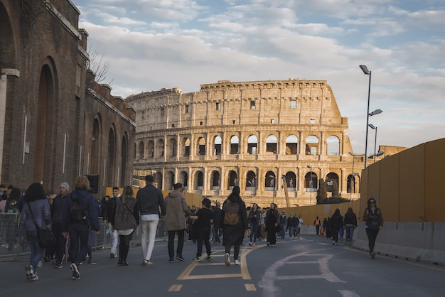 Coliseu em Roma, Itália O antigo Coliseu romano é uma das principais atrações turísticas da Europa