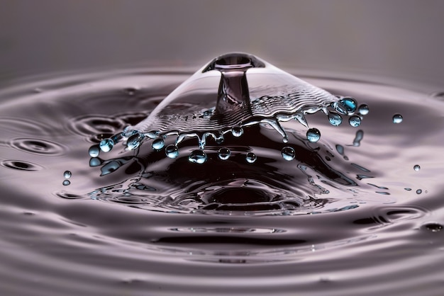 Colisión de gota de agua con efecto abstracto.