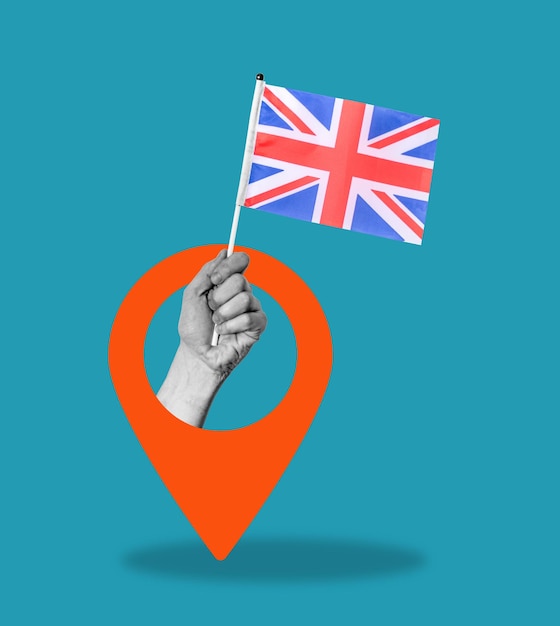Collage de arte de la mano con la bandera del Reino Unido con el icono de navegación en un fondo azul