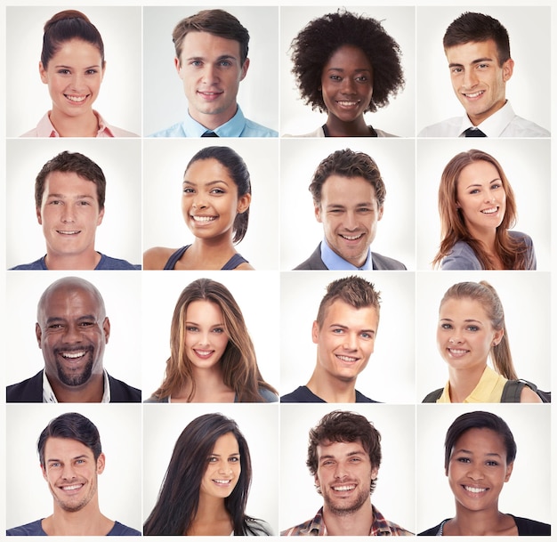 Foto collage de cara de tiro en la cabeza o retrato de personas felices en un grupo multicultural comunitario con diversidad estudiante de montaje de estudio o mosaico de hombres o mujeres sonriendo aislado sobre fondo blanco