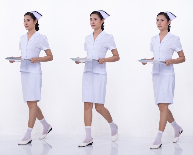 Collage Gruppe In voller Länge Abbildung Snap von 20er Jahren asiatische Frau tragen Krankenschwester weiße Uniform und Schuhe. Weibliche halten Tablett und gehen viele Stile über weißem Hintergrund isoliert