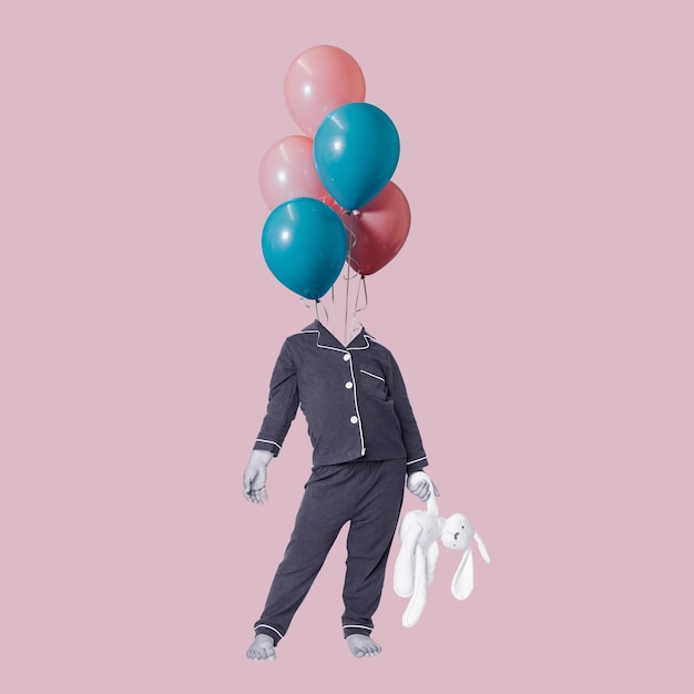 Collage Kid, angeführt von blauen und rosa Luftballons, auf rosa Hintergrund.