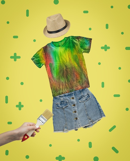 Foto un collage de una mano con un pincel y un conjunto de ropa con una camiseta tie dye. arte contemporáneo. collage.