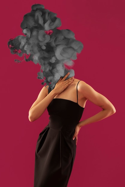 Collage de mujer y humo de vista lateral