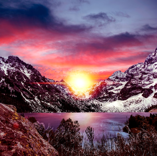 Collage de paisaje de montañas mágicas