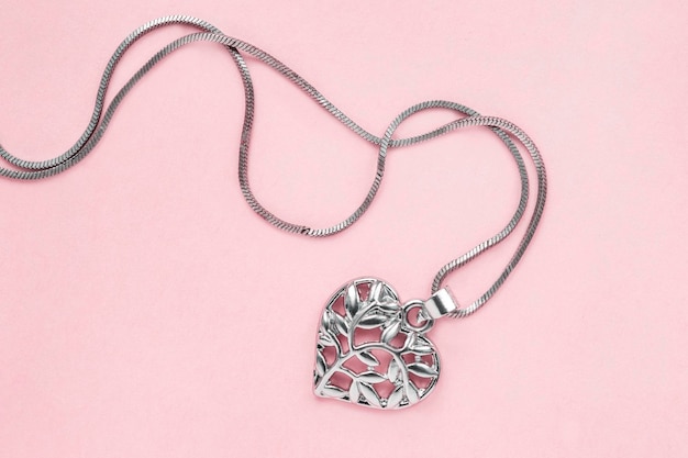 Collar de corazón en rosa