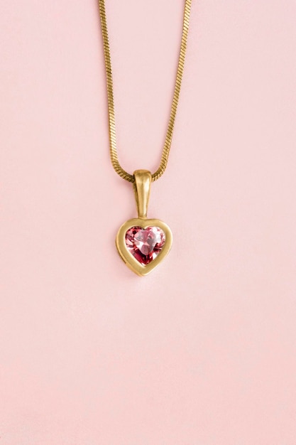 Collar de corazón en rosa