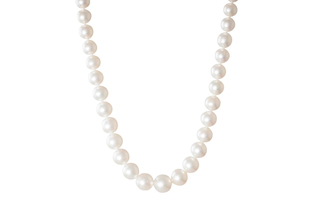 collar de perlas en el fondo blanco, incluido el camino de recorte