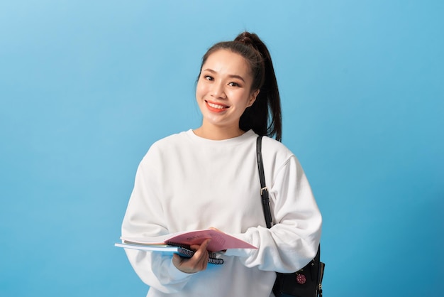 College Student Mädchen Lokalisiertes Porträt einer schönen jungen asiatischen Studentin