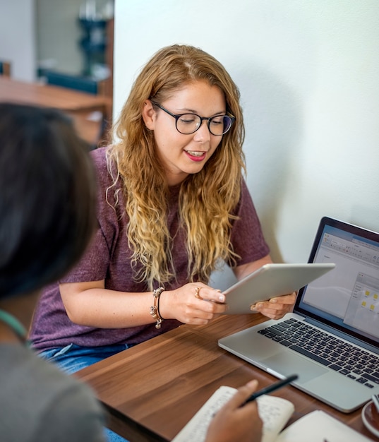 College-Studenten studieren