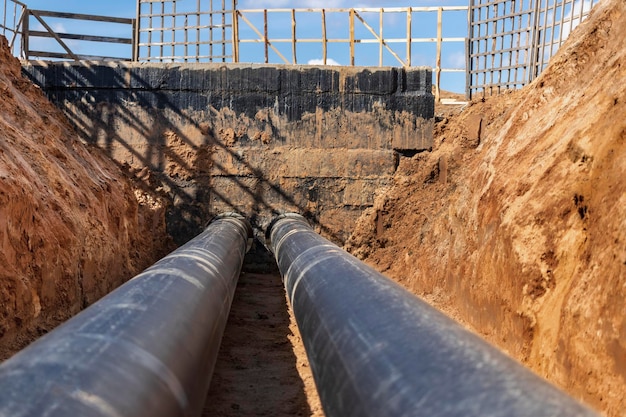 Colocação de tubagens subterrâneas em câmara de betão Instalação de adutora de água no estaleiro Construção de fossas de águas pluviais válvula de esgoto sistema sanitário e estação de bombagem