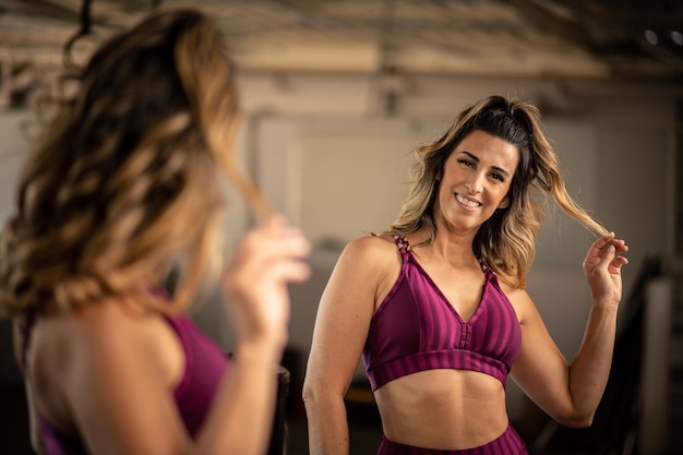 Foto colocar mujer brasileña worko en gimnasio