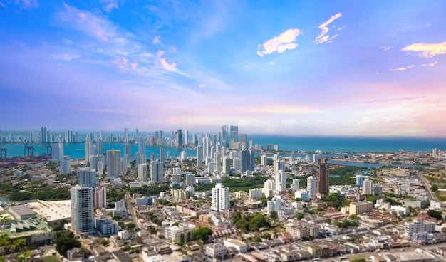 Colombia vista panorámica del paisaje urbano de Cartagena hoteles modernos y bahía oceánica de Bocagrande