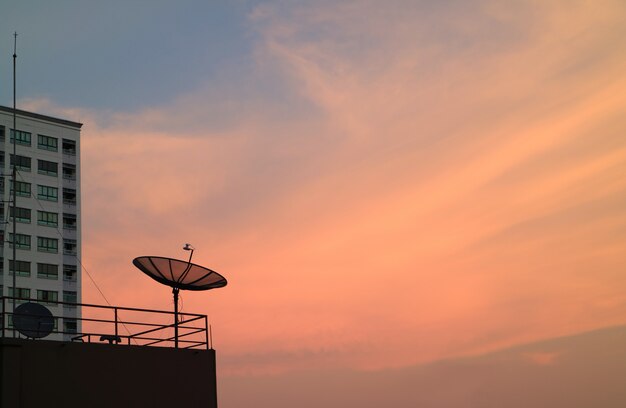 Color suave del cielo del atardecer tropical