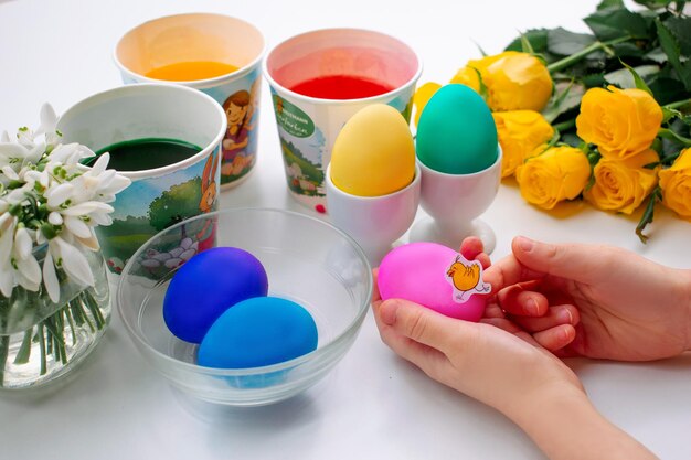 Foto colorear huevos para pascua diy paso a paso paso 15