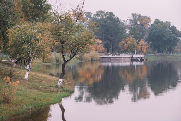 Colores de otoño junto al lago