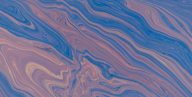 Colores que fluyen libremente en el arte líquido con un toque etéreo