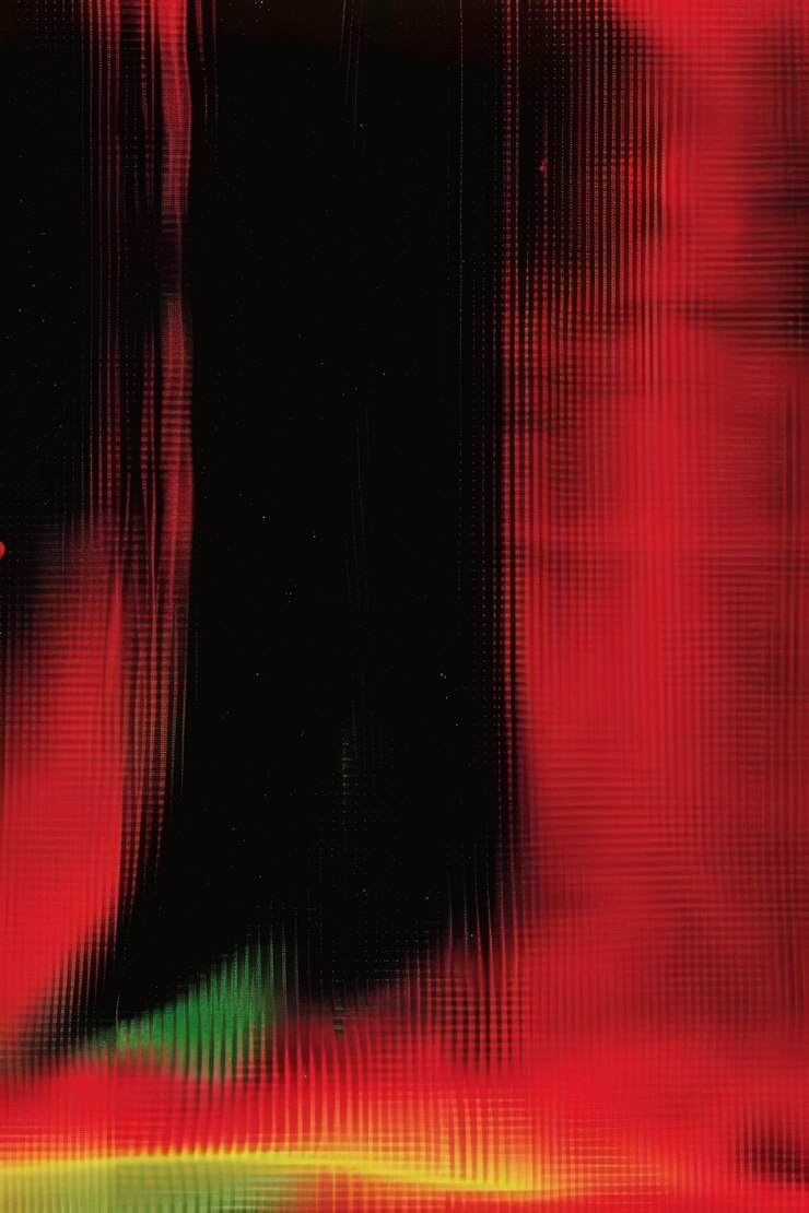 Los colores tradicionales, el rojo negro y el amarillo, y las formas abstractas modernas expresan la