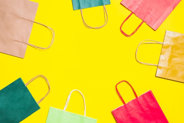 Foto coloridas bolsas de compras