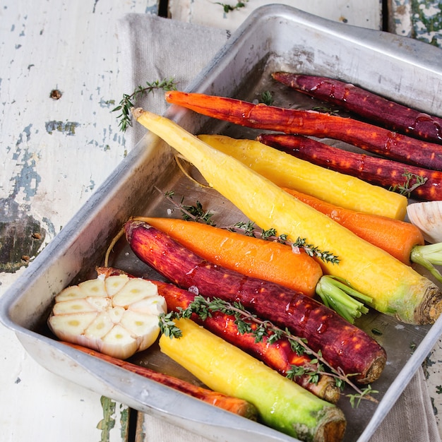 Coloridas zanahorias crudas